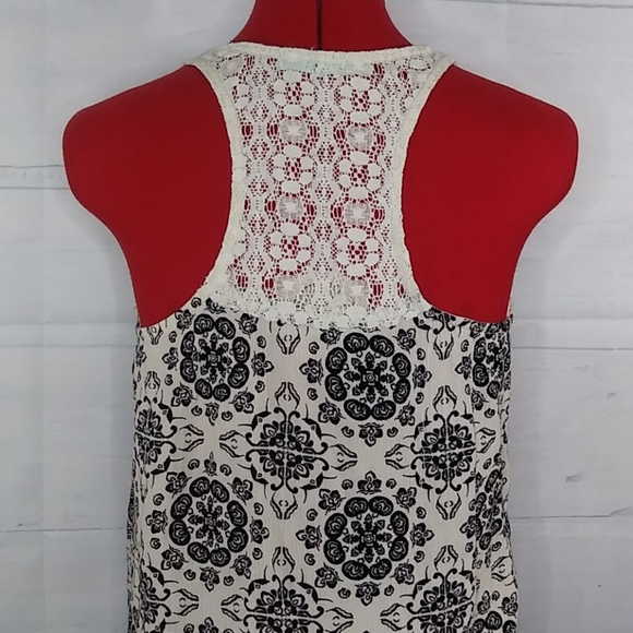Maurices Floral Lace Thank Top Sz M - Picture 5 of 7